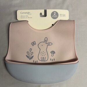 🐥 George - NWT - Silicone Bib Set in Pink and Grey
